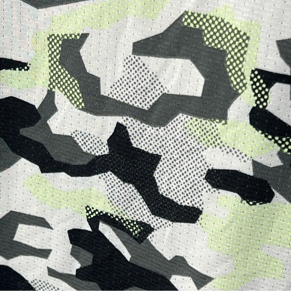 Gymshark Camo Sport T-Shirt - Picture 4 of 6